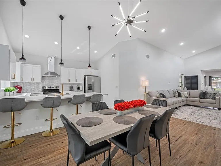 3717 E Clifton St — Photo 12