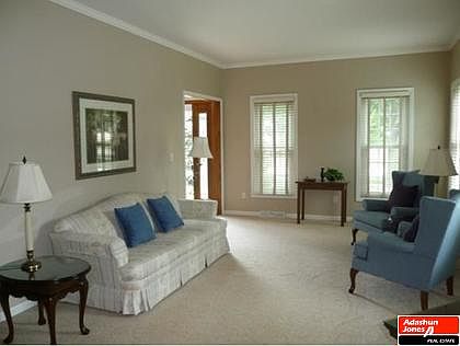 5th image of 1030 Danbury Ave