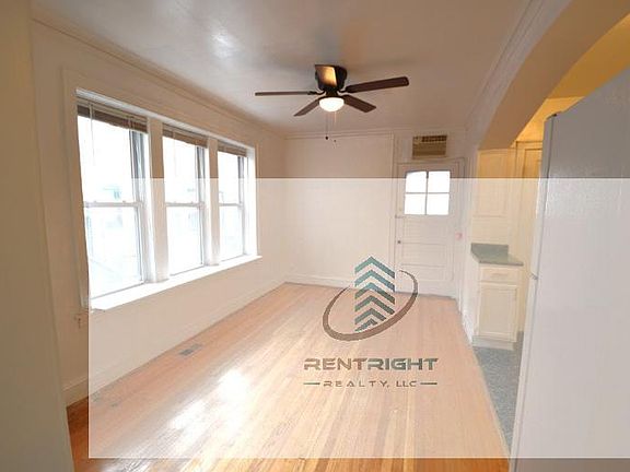 2nd image of 4808 N Lowell Ave Unit 1