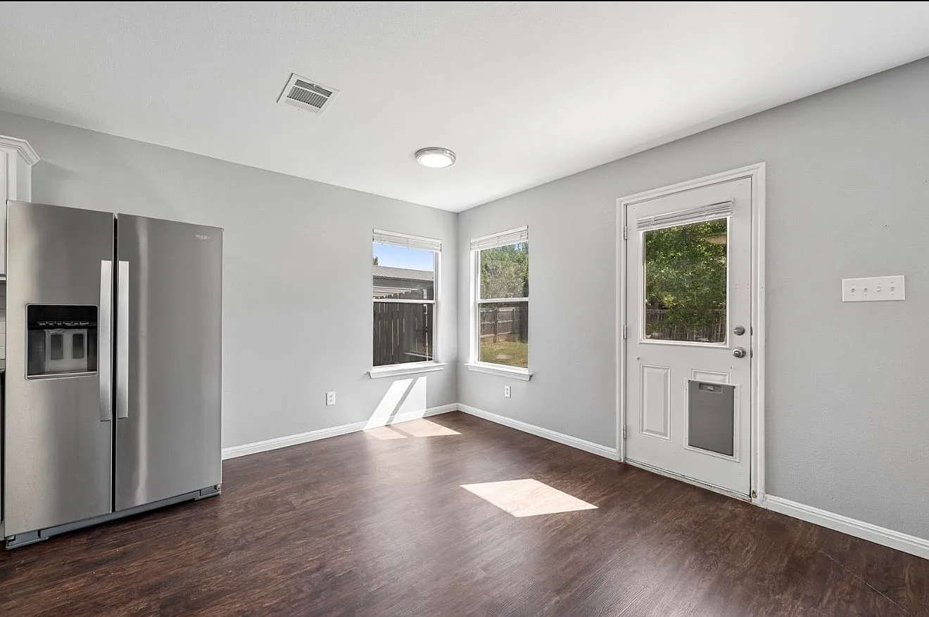 3 bed, 1704 sqft, $2,000 — Photo 3