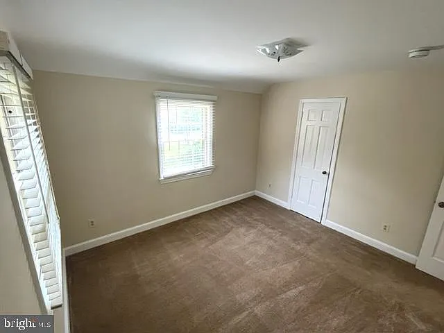 4408 Glenridge St — Photo 32