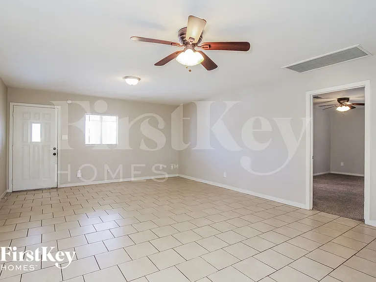 2907 E Michelle Dr — Photo 3
