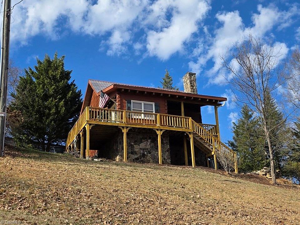 1st image of 328 Apple Hill Dr