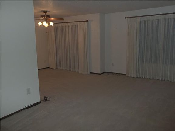 2nd image of 505 Crimson Dr NE