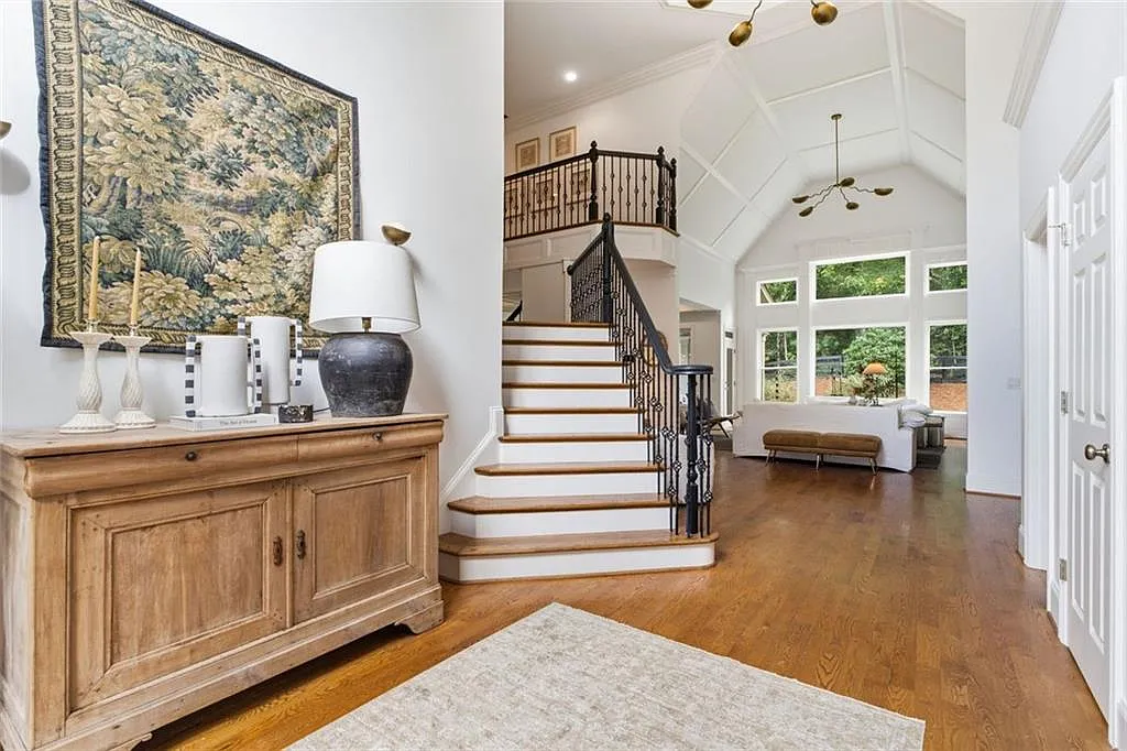 5 bed, 6743 sqft, $6,900 — Photo 2