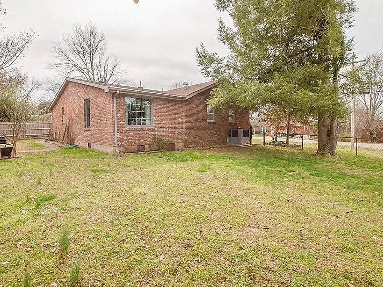 3936 Plantation Dr — Photo 34