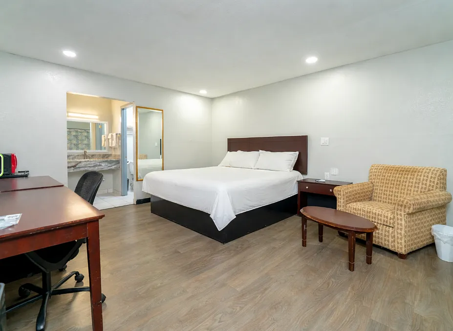 Studio, 300 sqft, $750 — Photo 2