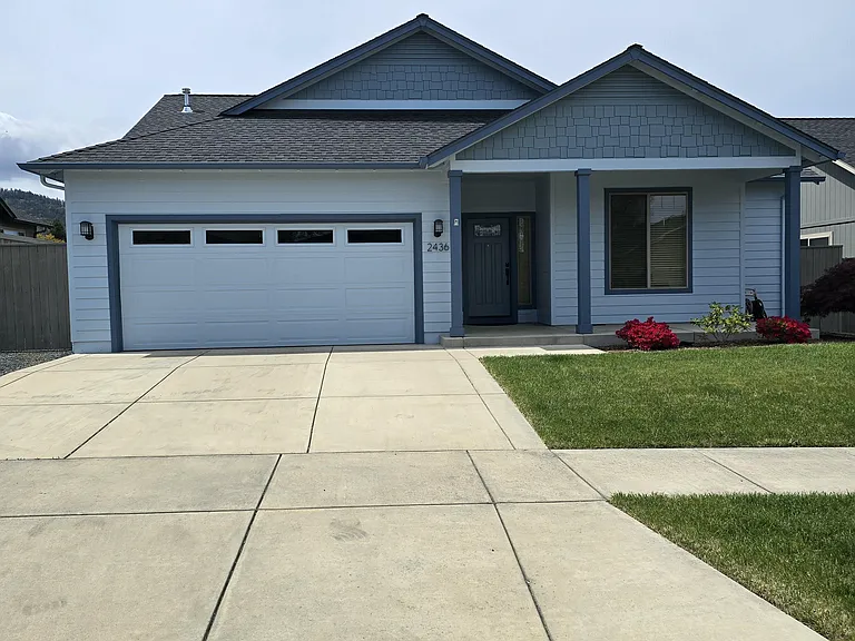 2436 Bridgewater Way — Photo 2