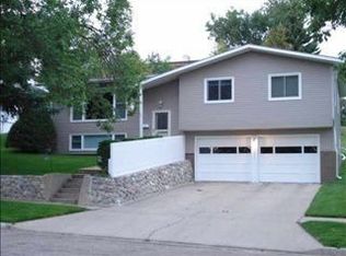 2106 8th Ave NW, Minot, ND 58703