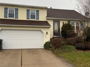 2238 Stoneybrook Dr, Erie, PA 16510