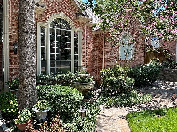 4th image of 128 Dickens Dr