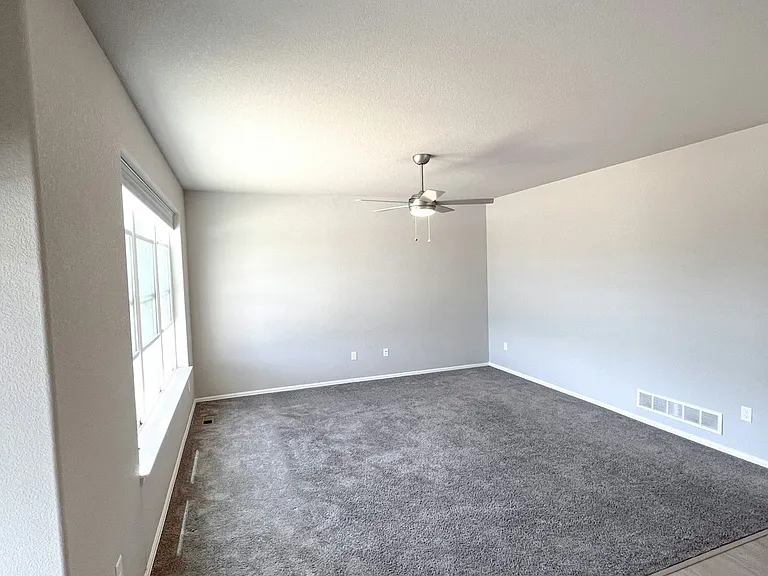 2618 Emerald St — Photo 21