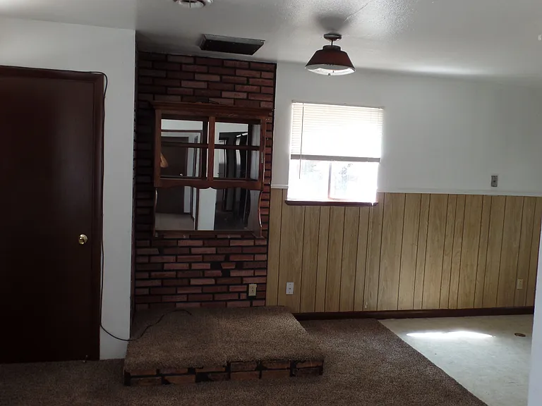 800 Edison Ave — Photo 2