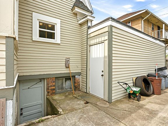 5th image of 817 E Holland Ave