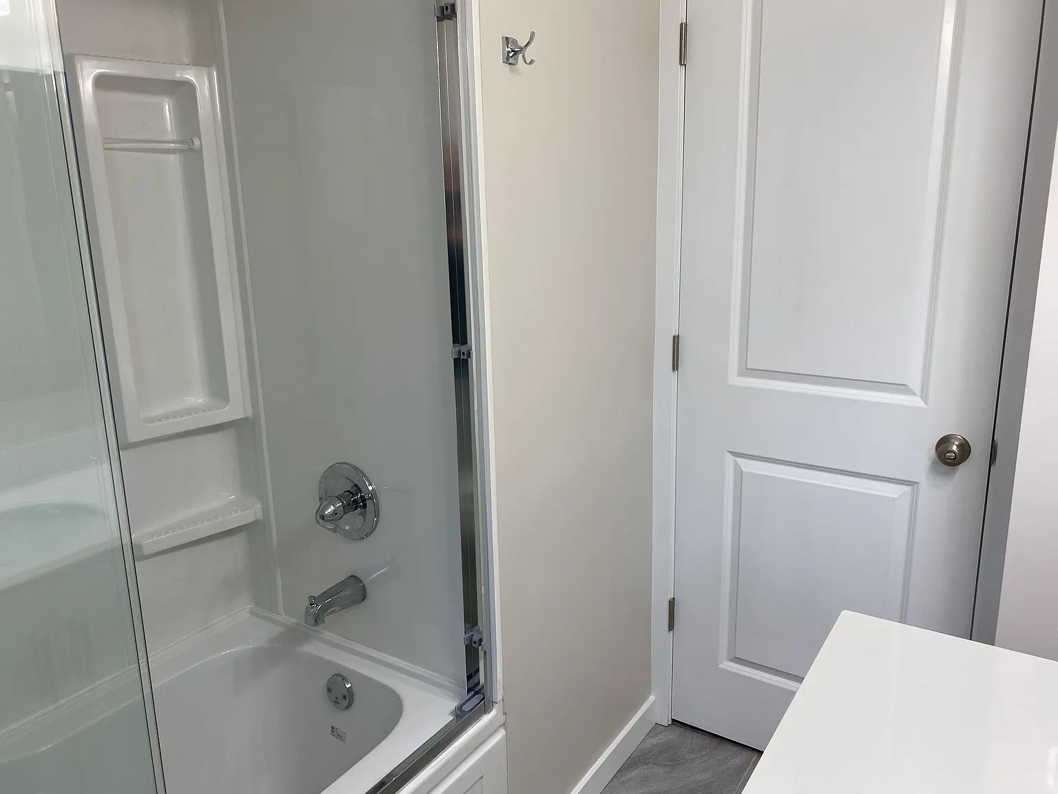 3 bed, 900 sqft, $3,200 — Photo 4