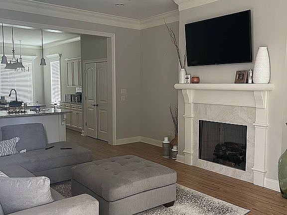 4th image of 204 Parker Ln