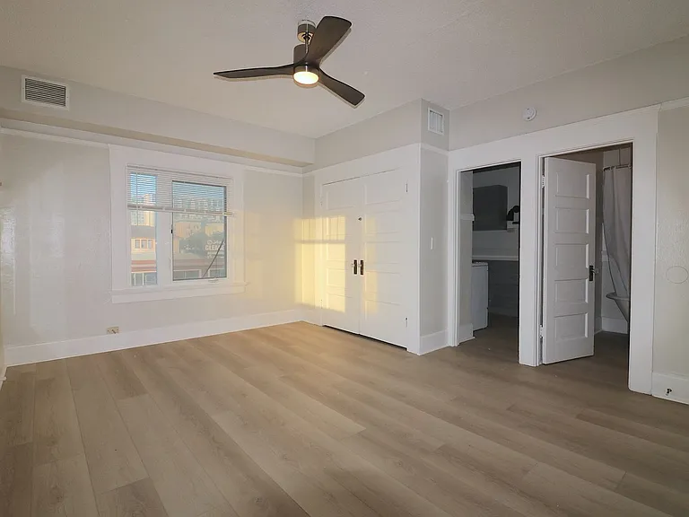 2142 5th Ave — Photo 2