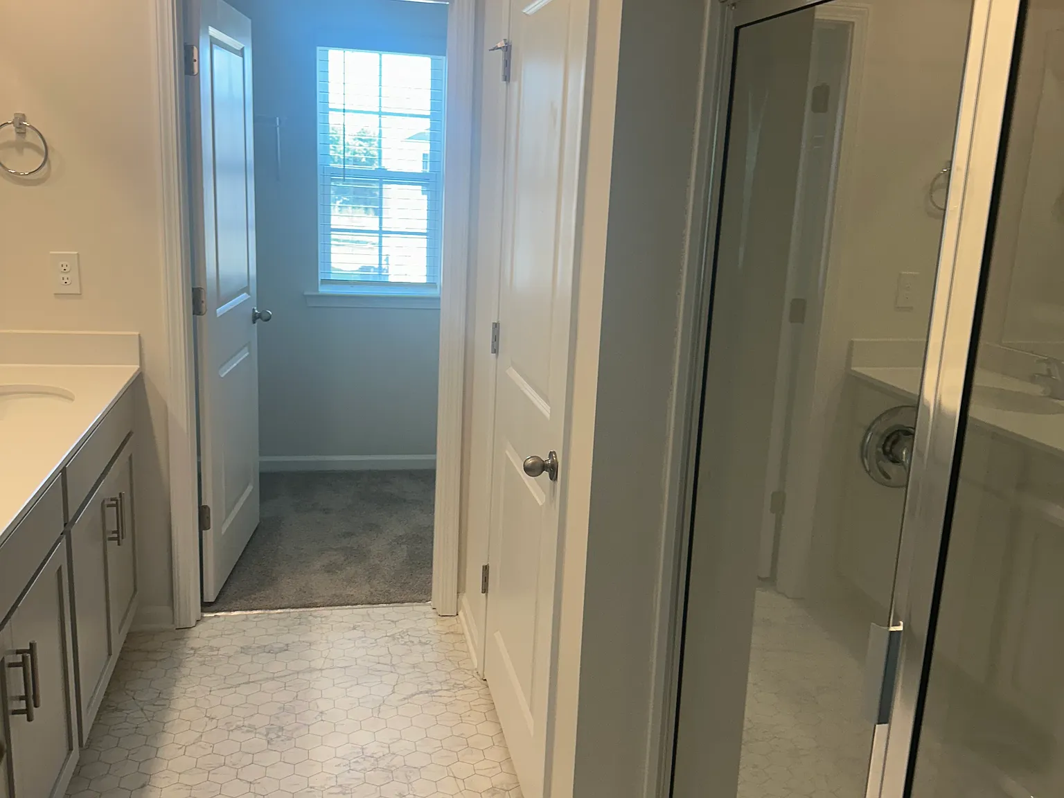 4 bed, 2.5 bath, 2000 sqft, $2,500 — Photo 2