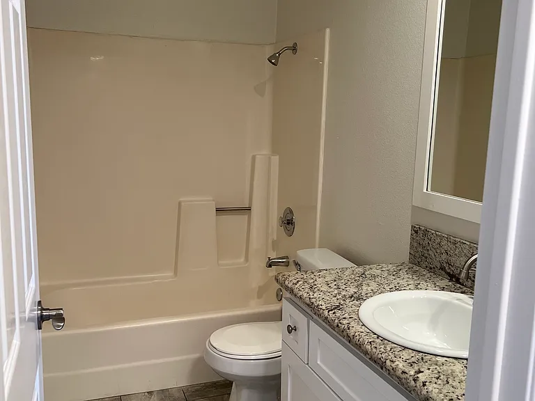 1677 Melrose Ave #B — Photo 16