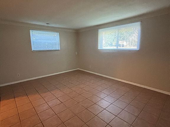 4th image of 2685 Whiteway Rd #2