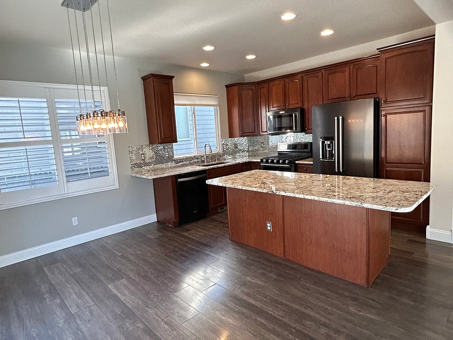 4 bed, 3.5 bath, 2800 sqft, $2,675 — Photo 3