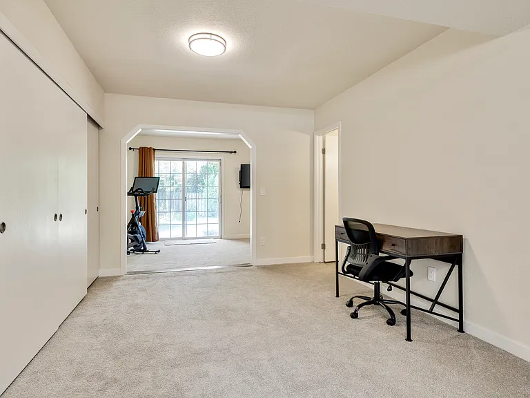 Lower Level
+60" TV
+Aesthetic fireplace
+2nd desk
+Couch recliners