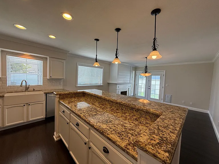 430 Carnation Pl — Photo 6