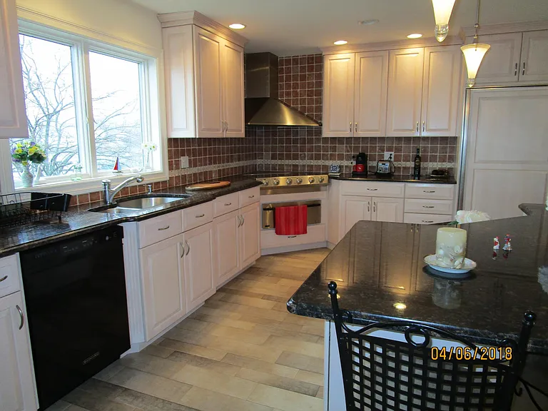 kitchen - 6 element electric cooktop, warming oven, dishwasher , disposal
