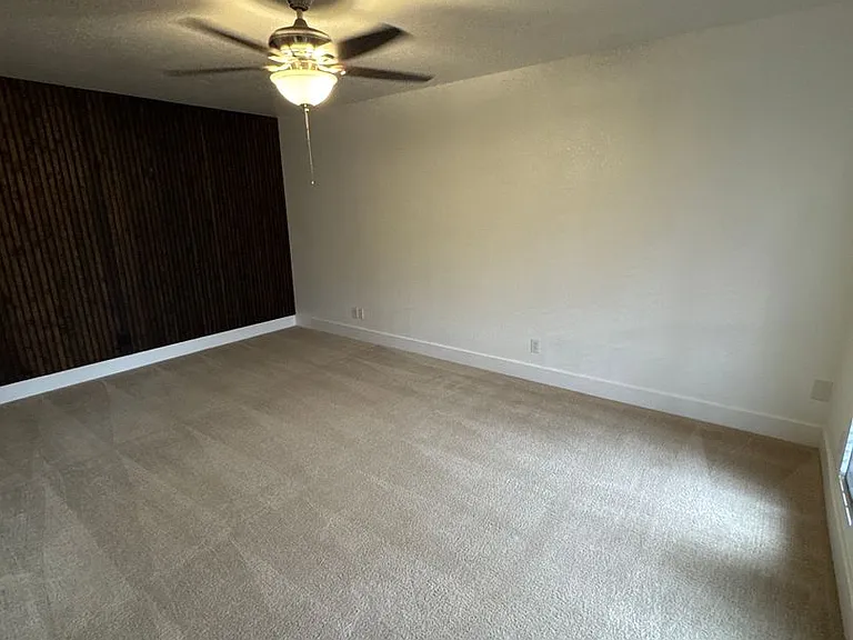 1317 Lexington Rd — Photo 12
