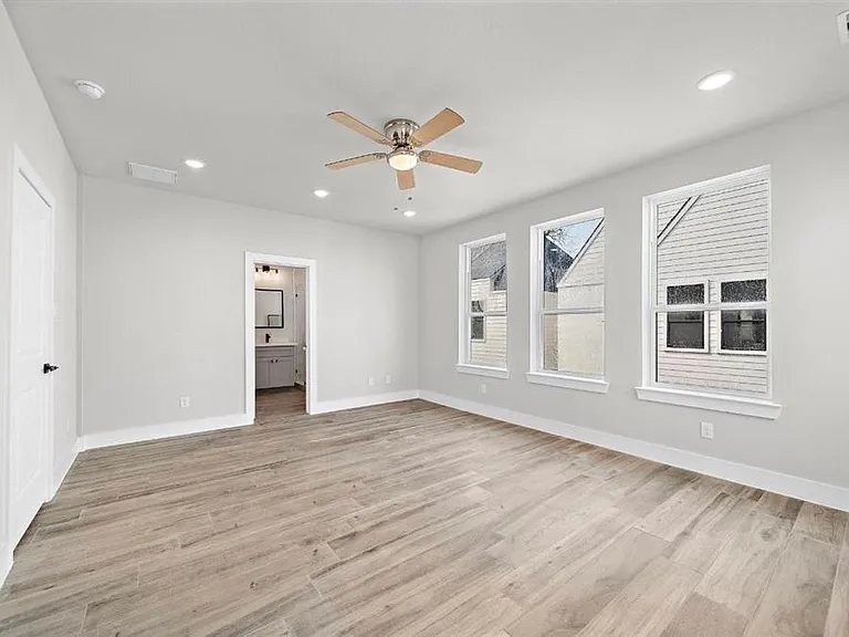 232 W 28th St #A — Photo 6