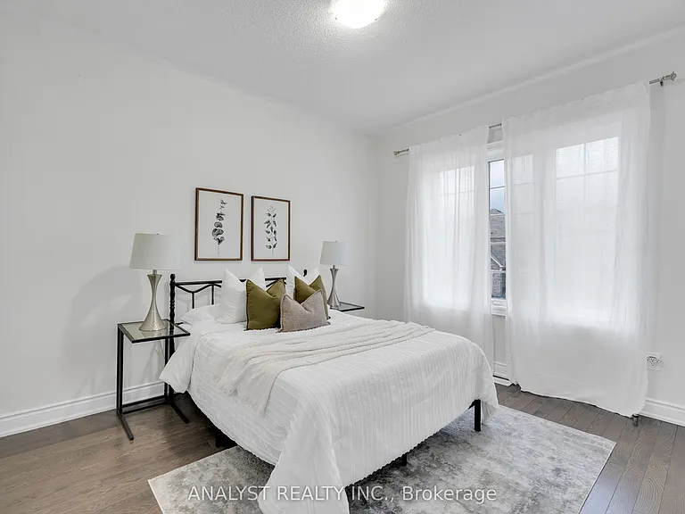 61 Ross Vennare Cres — Photo 33