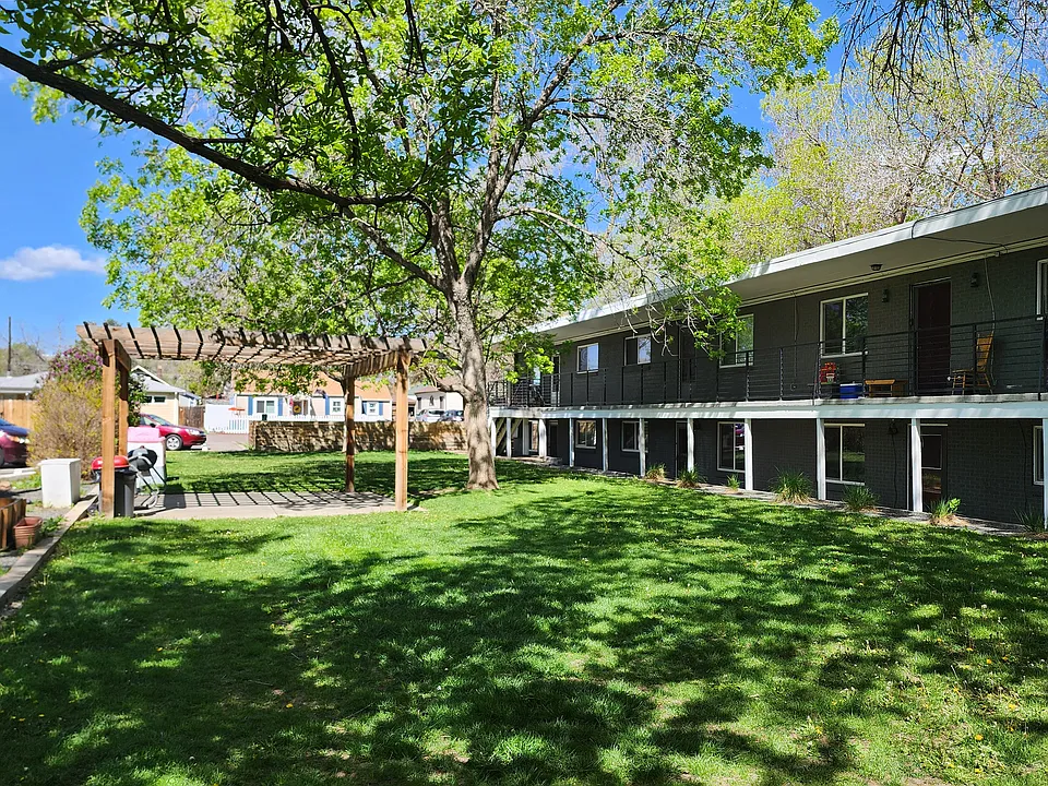 7095 W 13th Ave #9