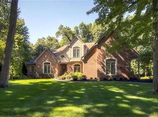 9042 Cascade Dr, South Lyon, MI 48178