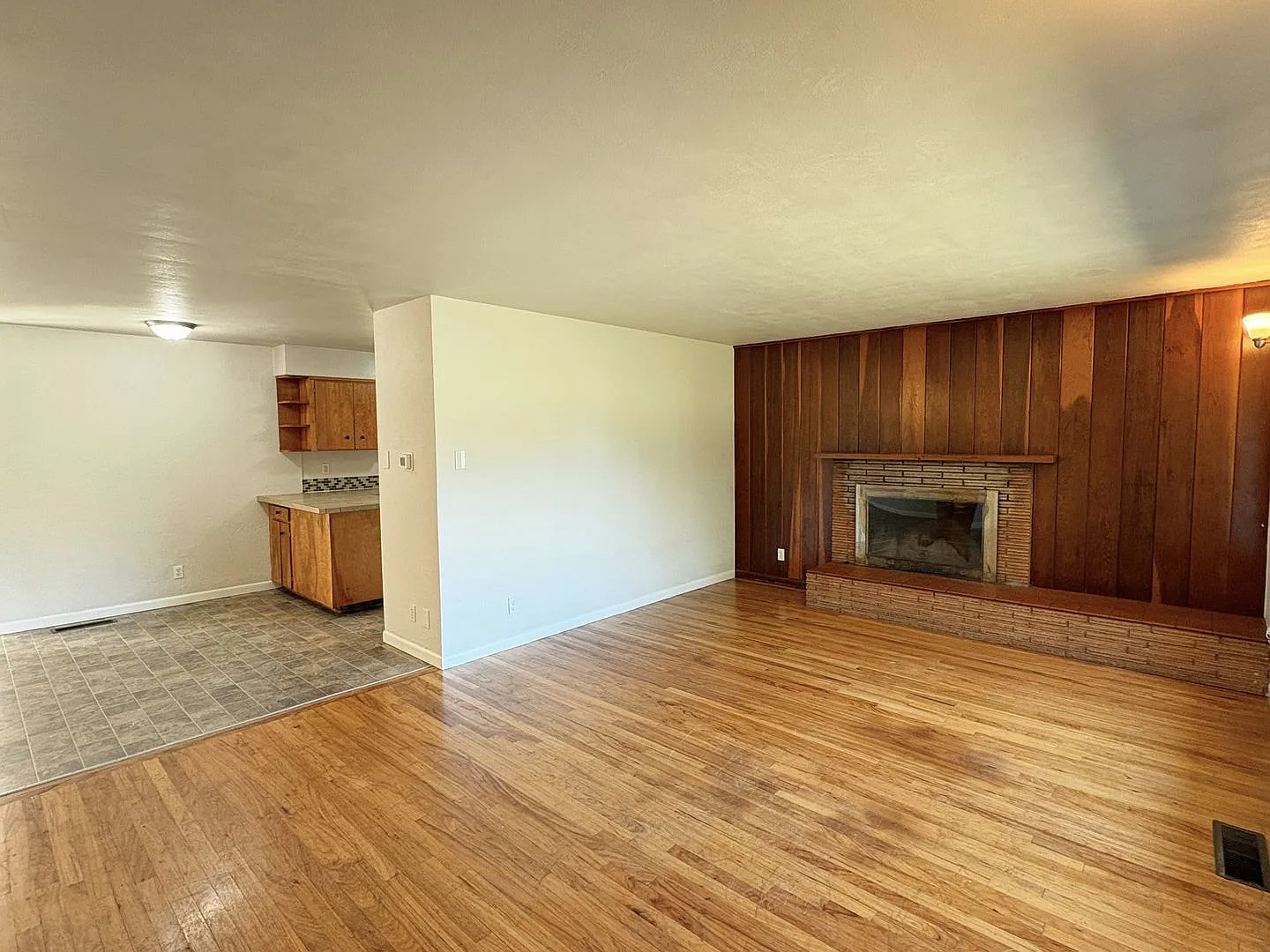 Charming 5 Bedroom / 2 Bathroom Home - Near OSU! — Photo 4