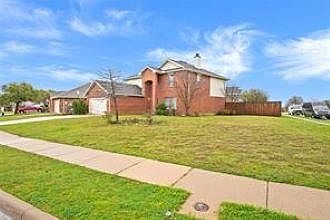 3rd image of 2743 Hacienda Lake Dr