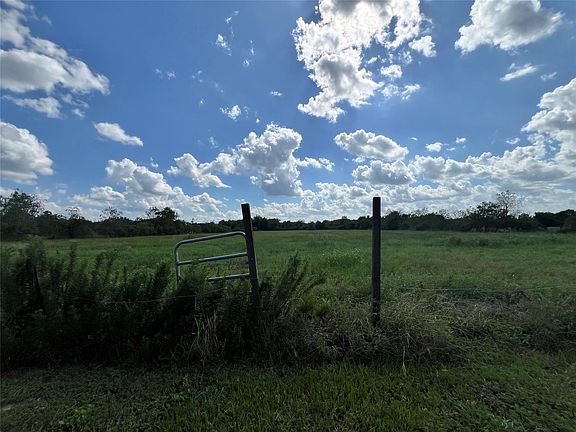 5th image of 10234 Oberrender Rd