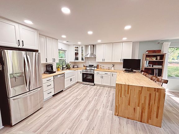 2nd image of 2405 Stephens Rd