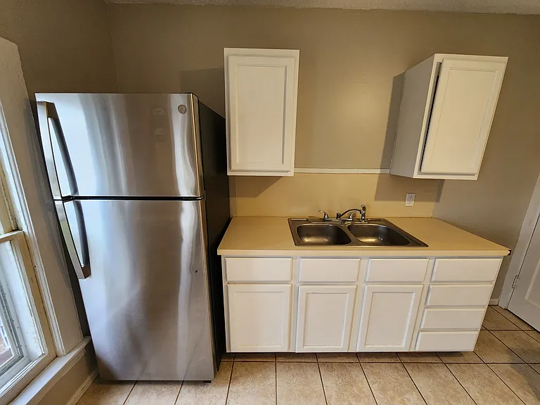 140 W State Rd #B — Photo 3