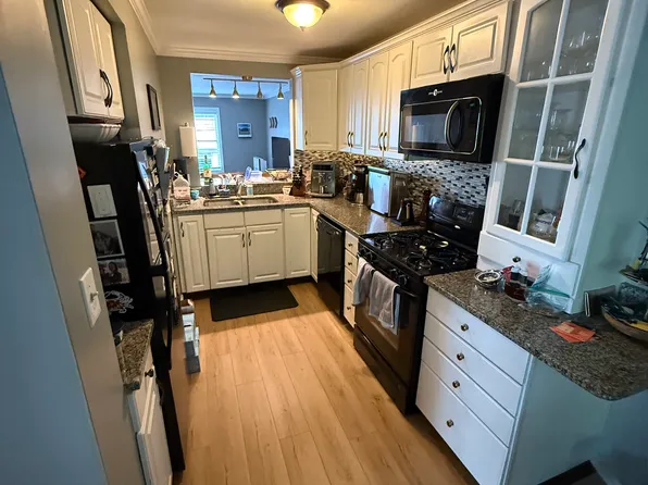100 Albany St #A, Portsmouth, NH 03801