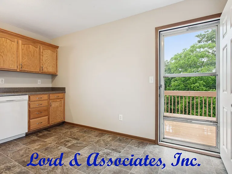 1210 NW Willow Dr — Photo 11
