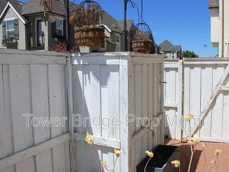 1096 Provence Village Dr — Photo 20