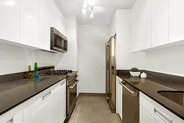 Rented by R New York | media 12