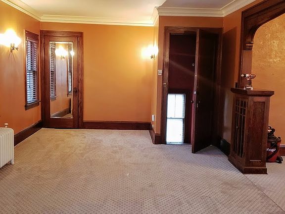 5th image of 211 Stevens St W APT A