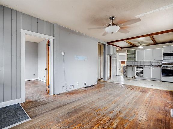 3rd image of 1541 Albert Rd