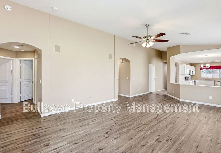 21069 N Jocelyn Ln — Photo 5