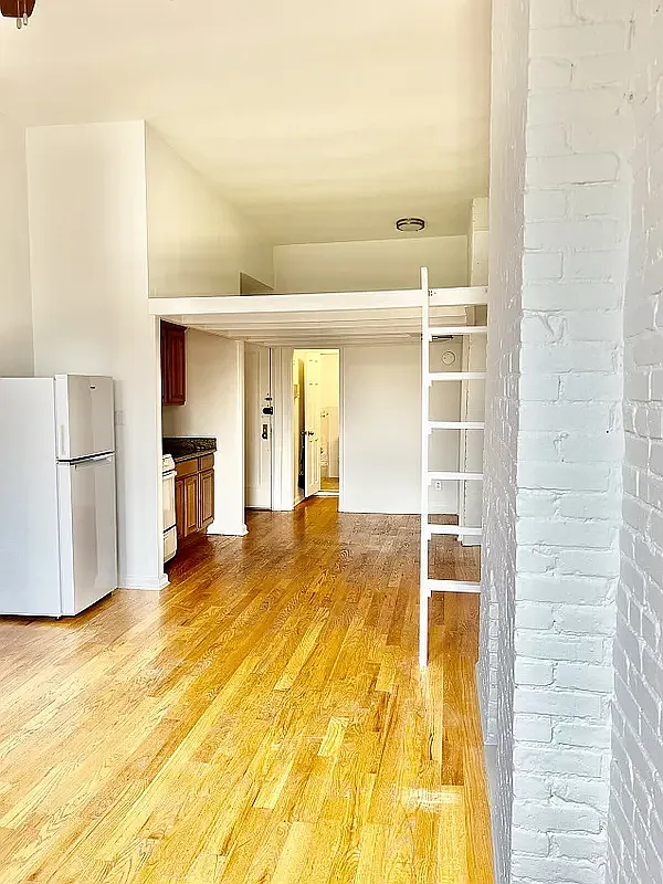 Building Photo - 283 Bleecker St #4D