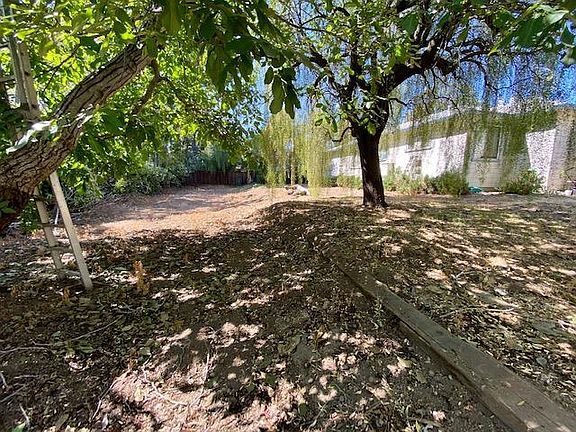 4th image of 13690 Beaumont Ave