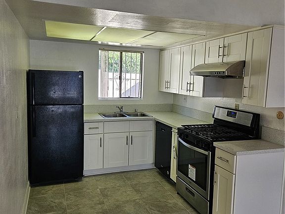 3rd image of 2891 Canyon Crest Dr APT 72