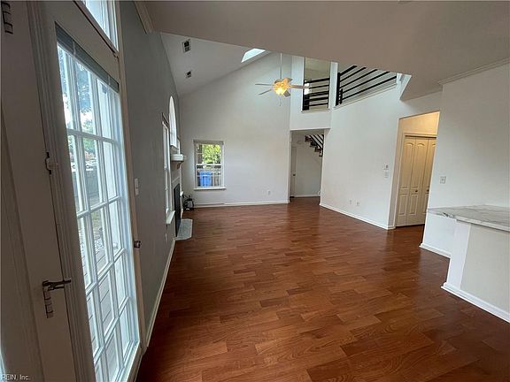 3rd image of 600 Windmill Pt