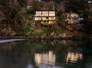 2701 Sea View Rd, Saanich, BC V8N 1K7